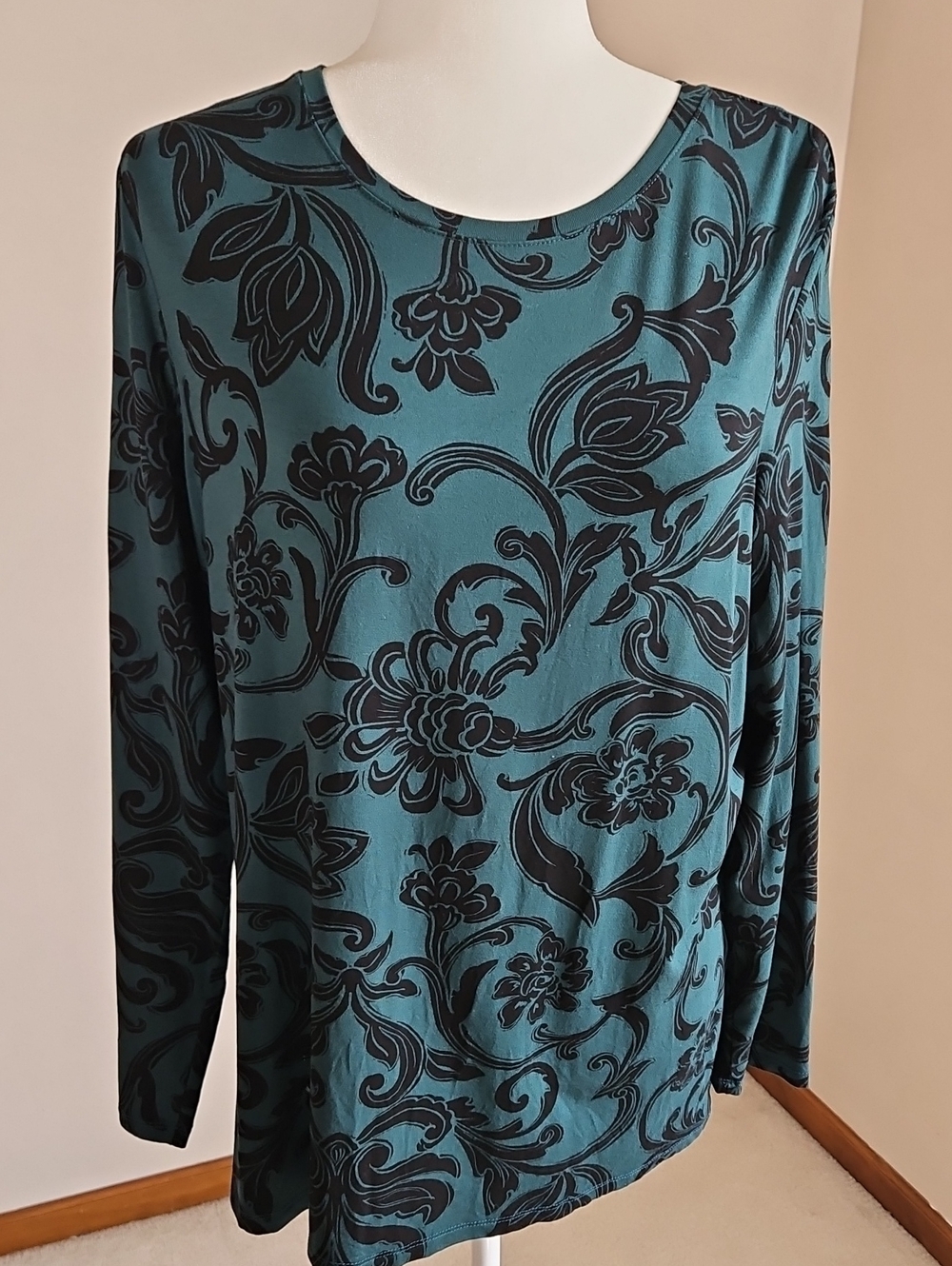 Chicos Long Sleeve Pullon Top Dark Green Black Floral Elegant Office XL